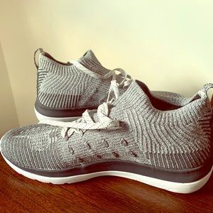 Men’s under armour sneakers